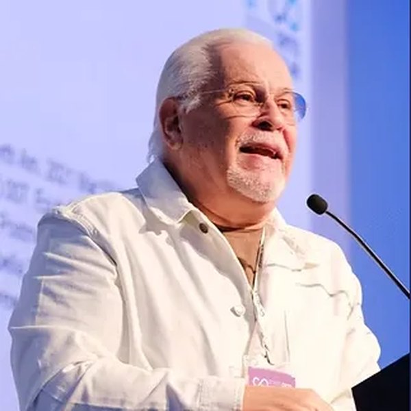 Dr. Efraín Olszewer